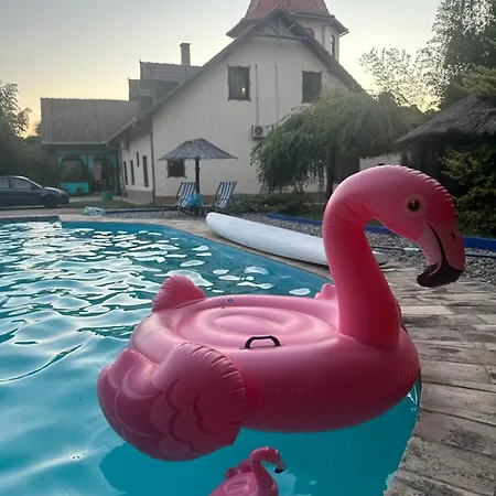 Prenociste Majkin Salas Palics