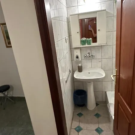 Prenociste Majkin Salas Palics