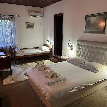 Prenociste Majkin Salas Farmház