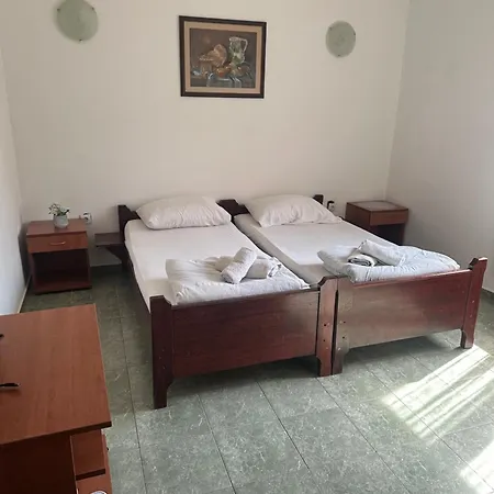 Prenociste Majkin Salas *