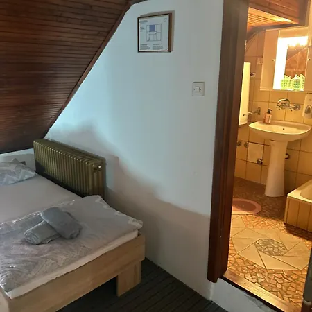 Prenociste Majkin Salas Farmház