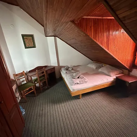 Prenociste Majkin Salas Farmház *