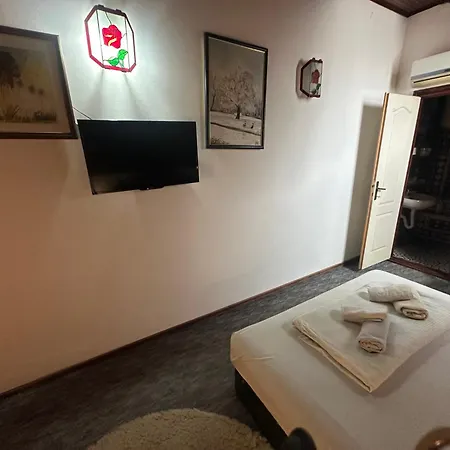 Prenociste Majkin Salas * Palics