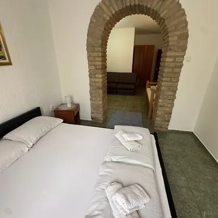 Prenociste Majkin Salas *