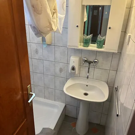 Prenociste Majkin Salas * Palics