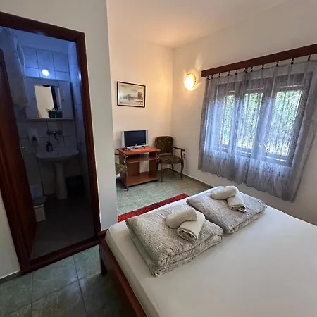 Prenociste Majkin Salas * Palics