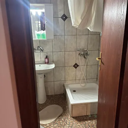 Prenociste Majkin Salas *