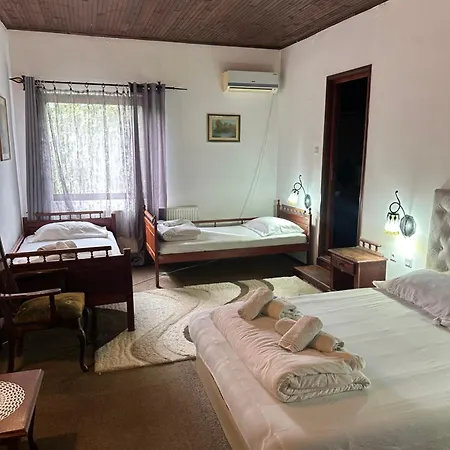 Prenociste Majkin Salas Farmház