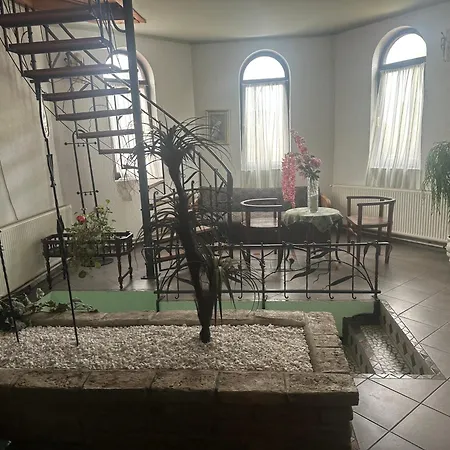 Prenociste Majkin Salas * Palics