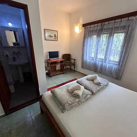 Prenociste Majkin Salas *