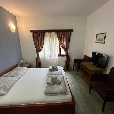 Prenociste Majkin Salas Farmház *