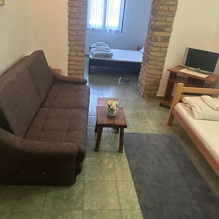 Prenociste Majkin Salas Farmház *