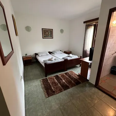 Prenociste Majkin Salas Palics