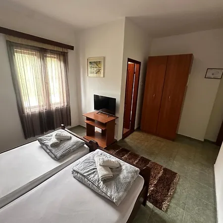 Prenociste Majkin Salas *