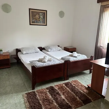 Prenociste Majkin Salas Farmház *