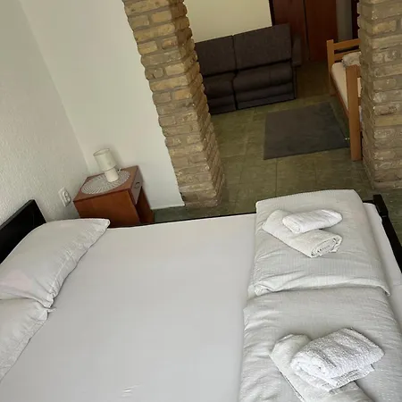 Prenociste Majkin Salas *