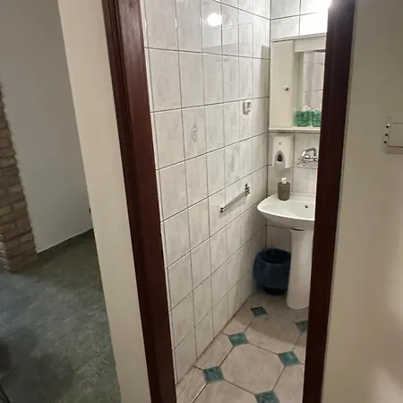 Prenociste Majkin Salas * Palics